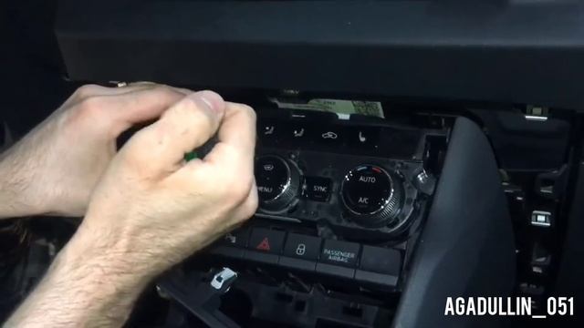 ŠKODA KAROQ. ŠKODA KODIAQ. Как разобрать центральную консоль? Как разобрать центральную тоннель? смотреть онлайн