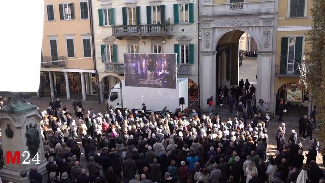 I funerali di Roberto Maroni a Varese смотреть онлайн