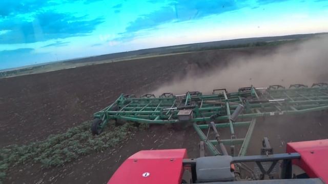 Поменял Даф на новый Кировец,Большегруз теперь в поле,Культивируем Поле смотреть онлайн