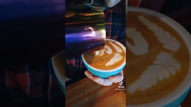 Как рисовать белку на кофе ! Латте Арт #coffee #art #latteart #barista смотреть онлайн
