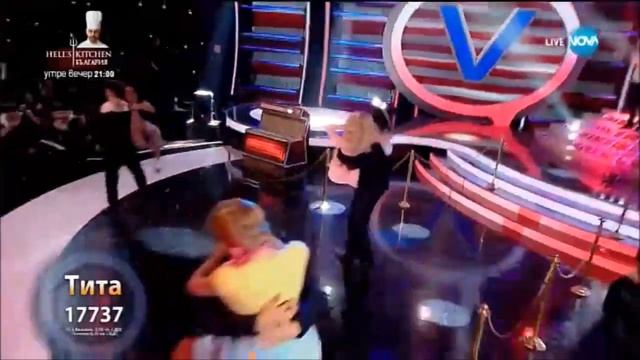 Тита като Christina Aguilera - 