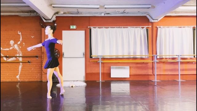 Ellina Akimova, Pirouettes. Mazurka-menuet by Yuki Ogasawara 小笠原 由紀 смотреть онлайн