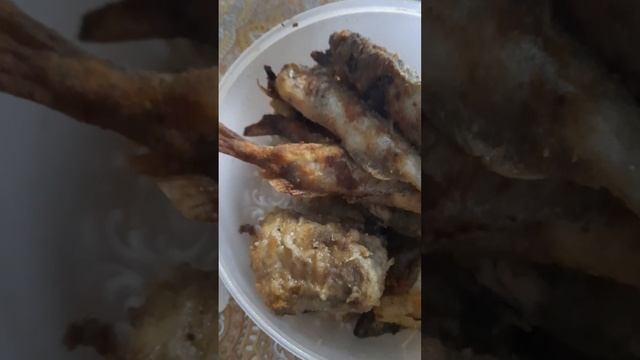 Вкуснейший жареный рыба на ужин .Подпишитесь пожалуйста и ставьте лайки ? смотреть онлайн