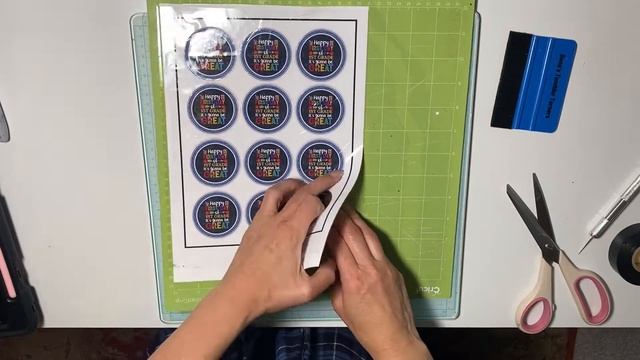 DIY Stickers Using Vinyl and Laminating Pouches смотреть онлайн