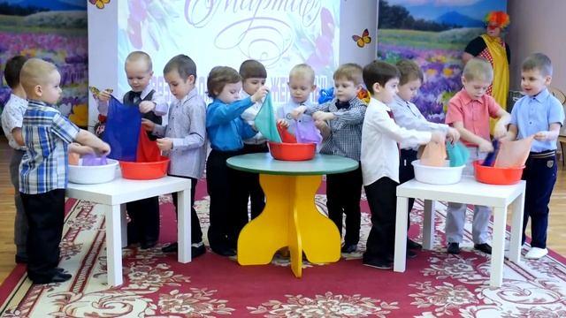 Большая стирка на 8 марта.Младшая группа.Муз.рук.Е.Рабская. смотреть онлайн