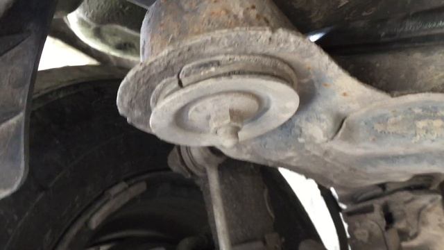 Rear sub-frame/axle bar bushing movement normal? 1996 Toyota Camry. смотреть онлайн