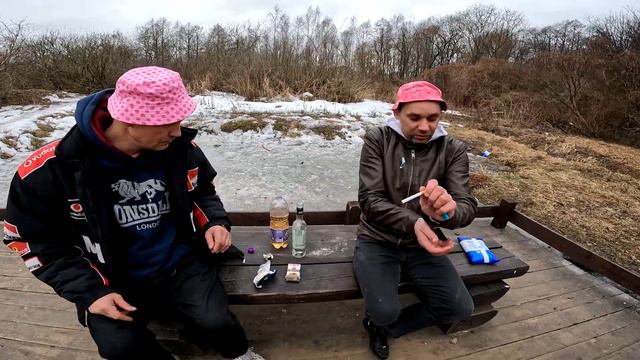БЕЗДОМНЫЕ ПЬЮТ КЕФИР 2Л - КТО БЫСТРЕЕ \ РАДИ ДЕНЕГ смотреть онлайн