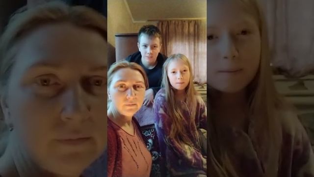 Родина Шилобрид читає Кобзар у День народження Т.Г.Шевченка під час бойових дій під Києвом. 09.03.2 смотреть онлайн