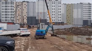 Как передвигаться без одной гусеницы на экскаваторе