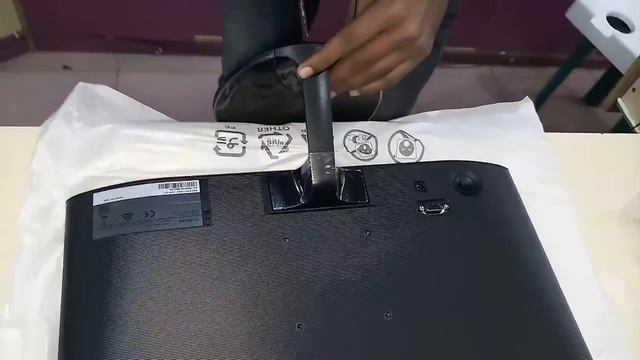 Samsung S19F350HNW 18.5 Inch LED Monitor (VGA) Unboxing. смотреть онлайн