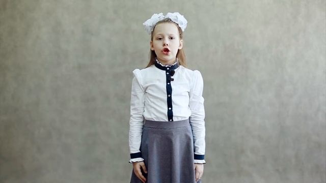 Новаковская Алина читает стихотворение "Российский край" Н.Забила смотреть онлайн