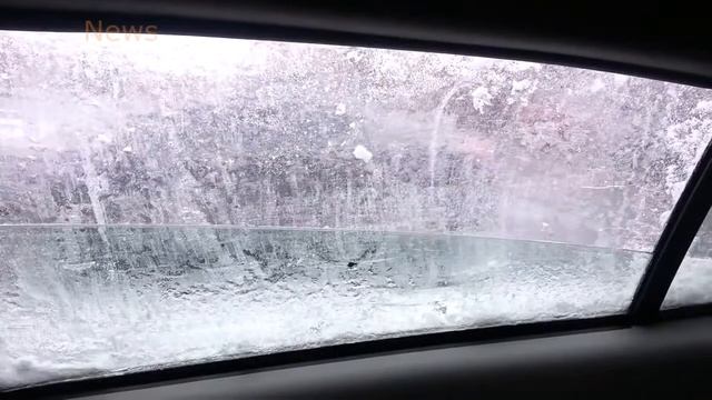 Лед на окне машины это не проблема // Ice on the window of the machine is not a problem смотреть онлайн