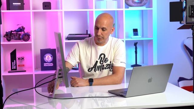 Is This The BEST 27" Monitor Money Can Buy? // Apple Studio Display Unboxing & Review смотреть онлайн