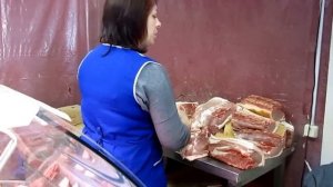 Продавец мяса. Профессионал своего дела..