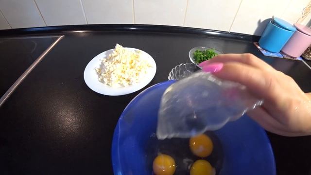 Закусочный пирог с плавленым сыром / Съедается до крошки / Луковый пирог с плавленым сыром смотреть онлайн