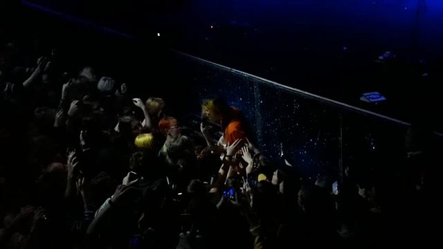 Tessa Violet - Make me a robot (live in Moscow) смотреть онлайн