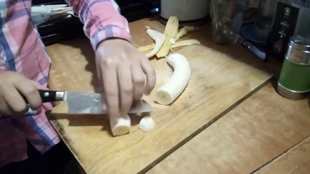 Видео наоборот. Нарезка банана смотреть онлайн