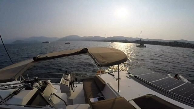 Обзор катамарана Helia 44 2014 Fountaine Pajot. Часть 2.Пост управления.Паруса.Рундуки. HD. смотреть онлайн