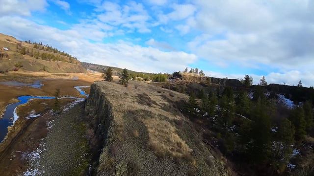 Long FPV Cruise, Cliffs, River and Flying Under a Bridge смотреть онлайн