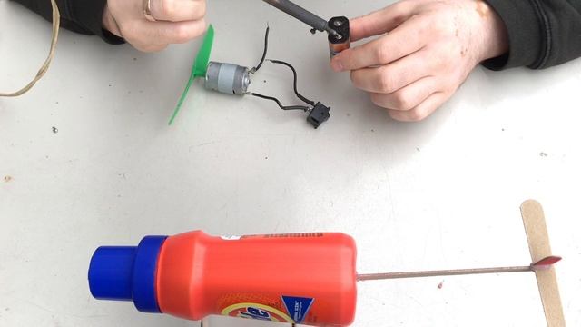 ВЕРТОЛЕТ СВОИМИ РУКАМИ. САМОДЕЛКИ. HELICOPTER. смотреть онлайн