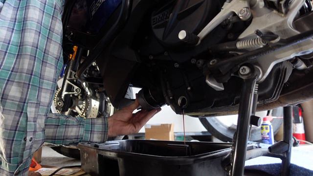 BMW F800GT Heat Exchanger Gasket Replacement