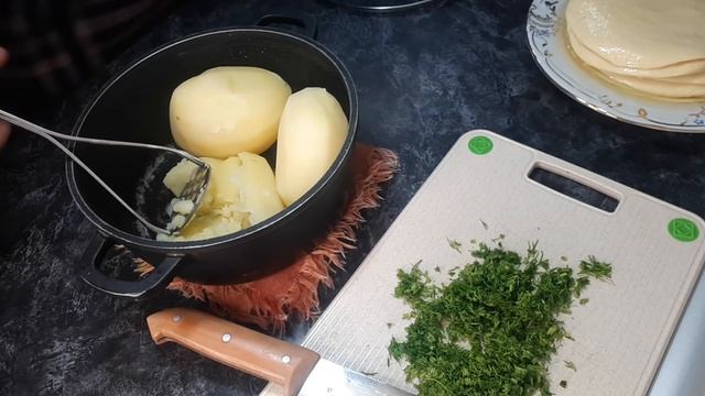 Слоеные и Нежнейшие Жареные ПИРОЖКИ с КАРТОШКОЙ Такие Пирожки должен попробовать Каждый смотреть онлайн