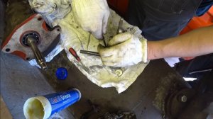 Москвич. Москвич 412. Как заменить сальник и устранить течь масла в боковой крышки кпп москвич 412.