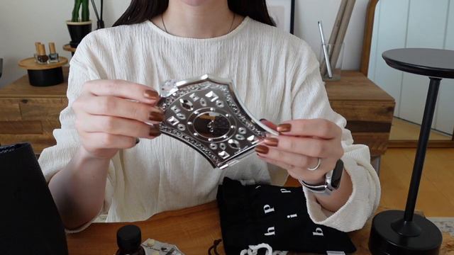 What's in my bag? | 20代社会人の通勤バッグの中身 | 大きめ鞄 | ブラウン&ブラックアイテム☕️🍂 смотреть онлайн