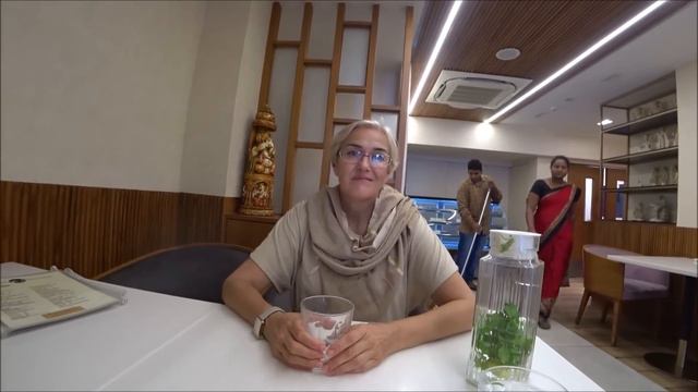 56. Таблетки для мозга нейрозан. Обед в Саи Тауэр, отмечаем встречу. Путтапарти. смотреть онлайн