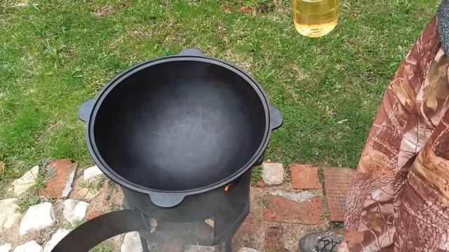 Курица и картошка фри в казане на костре. Куриные крылышки. смотреть онлайн