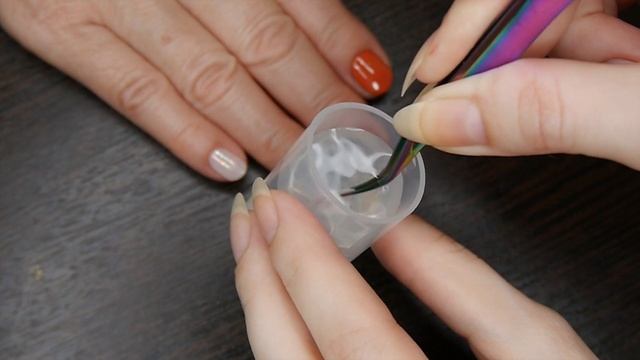 Осенний маникюр в терракотовом цвете на короткие ногти (обычный лак) смотреть онлайн