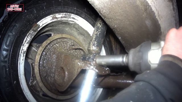 Как открутить болт заднего амортизатора приора ПАМАААГИТЕ???. Своими руками