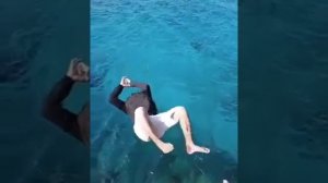 АКУЛА СЪЕЛА ЧЕЛОВЕКА?