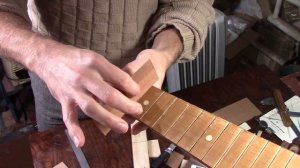 #42 Как сделать гитару из советской фабрички: пропилы под лады