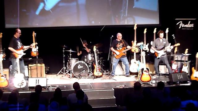 Fender Roadshow 2015 - The Trooper смотреть онлайн