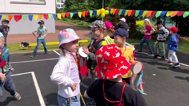 С Днём защиты детей! смотреть онлайн