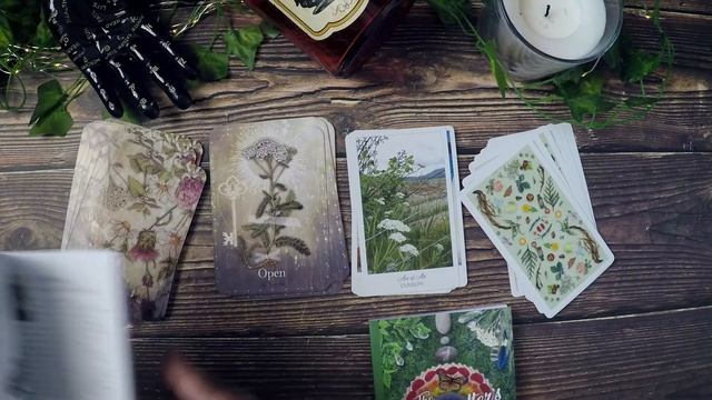 Tarot vs Oracle, Herbal Themed Deck Comparison смотреть онлайн