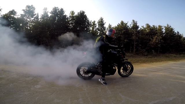 Tyre Blast | Fire Burnout On Yamaha MT-15 смотреть онлайн