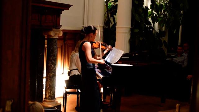 Olga Volkova   25 Avril 2015   Www.espace-prive.be