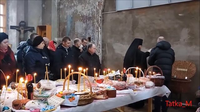 Освещение куличей. Батюшка красиво поет смотреть онлайн