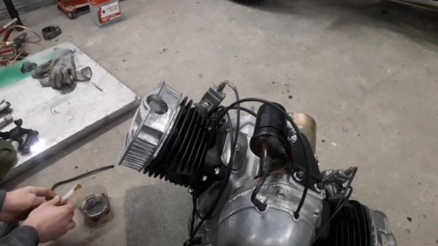 объем камер сгорания двс к750 .замеряем объем камер сгорания к 750 . смотреть онлайн