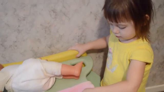 Эпизод-1. Одеваем памперс / Episode-1. Dress Pampers