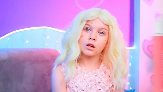 Мы построили аквапарк на заднем дворе! Экстремальный парк для младшей сестры дома! Аквапарк Барби! смотреть онлайн