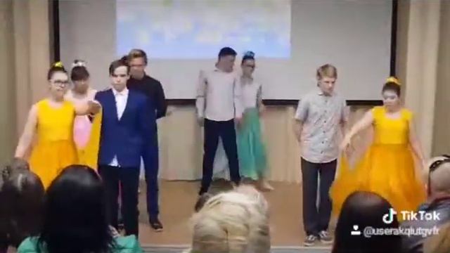 Это был выпускной 2019 я была в 9 классе! Тогда я ещё ходила на танцы а сейчас не хожу на них! И н смотреть онлайн
