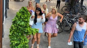 Испугалась и ударила меня. пранк