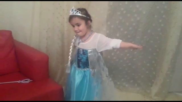 Показ мод от Линой Наряды FROZEN Эльза и Анна Fashion Show by Linoy Dresses FROZEN Elsa and Anna смотреть онлайн