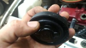 Почему подтекает масло с маслозаливной горловины