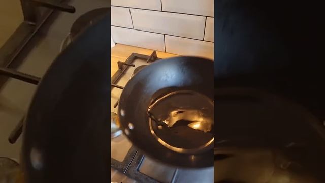 Курица с ананасами и сладким перцем. Китайская кухня. смотреть онлайн