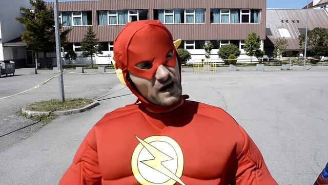 Superheroes VS Aliens