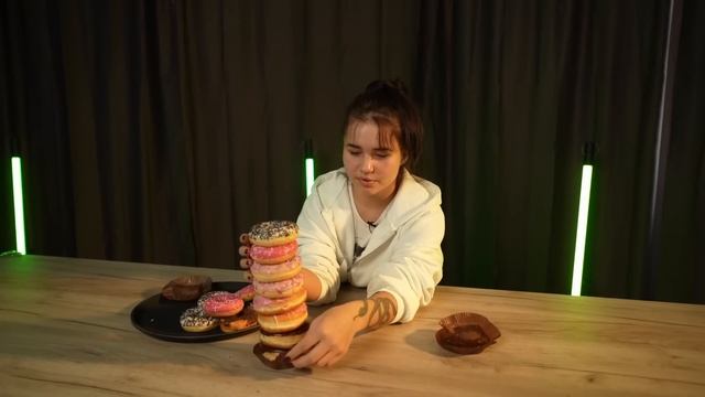 Бью рекорды Гинесса. Съела M&M’s за минуту. Катя Голышева. смотреть онлайн